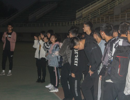 1b3c8129d0104aa4a4332b41679d1fd6.jpg 同学们斗志昂扬.jpg