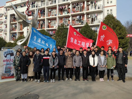 676d3cee0e434bb2856bf840147660ef.jpg 西雕合影.jpg