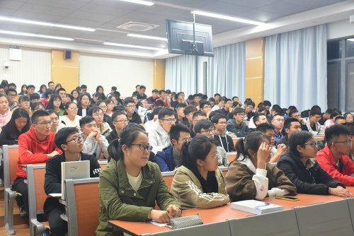 8a69381724b54881a9fab256caaf0d8f.jpg 同学们认真聆听.JPG
