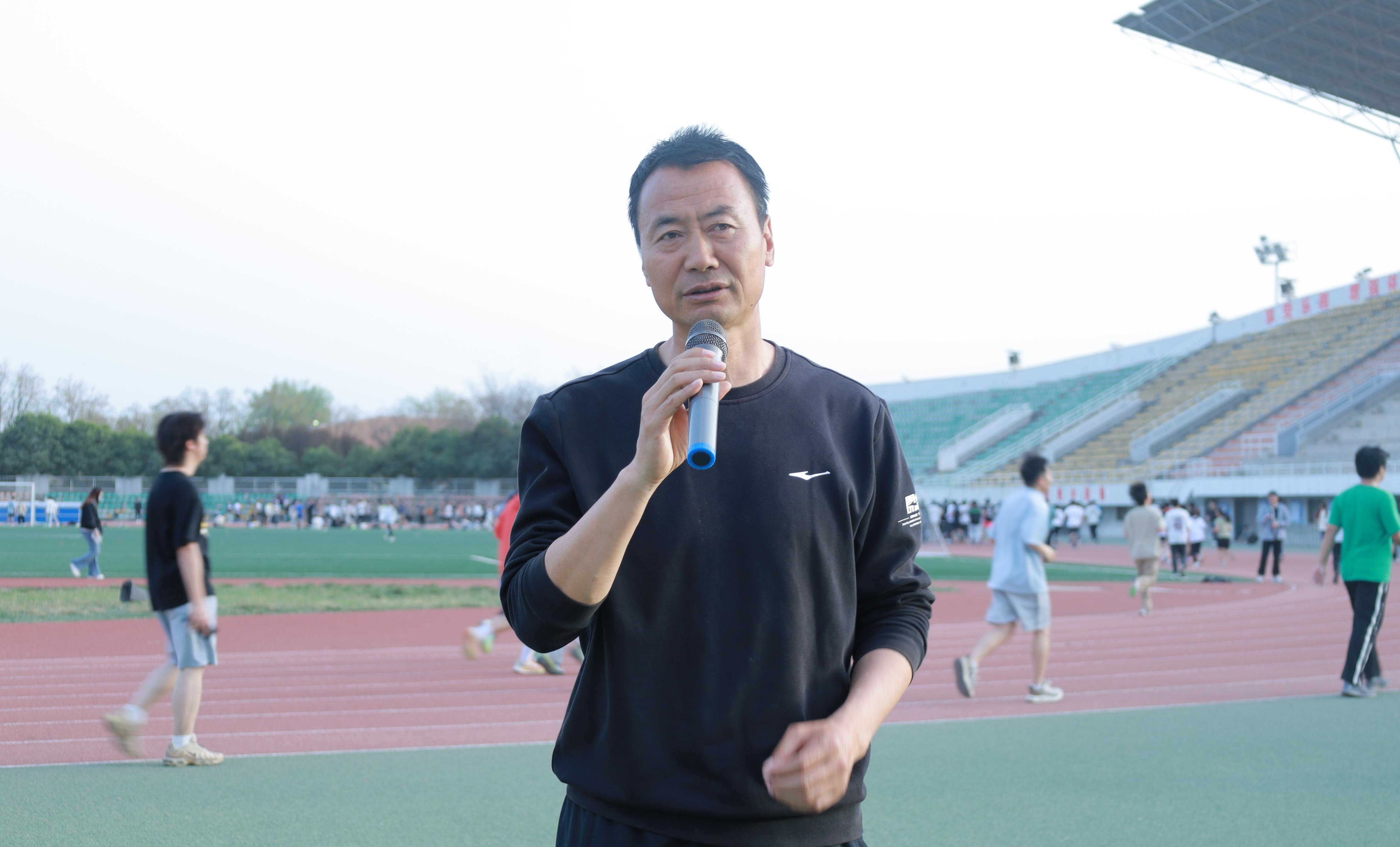 杜养军老师讲话.JPG